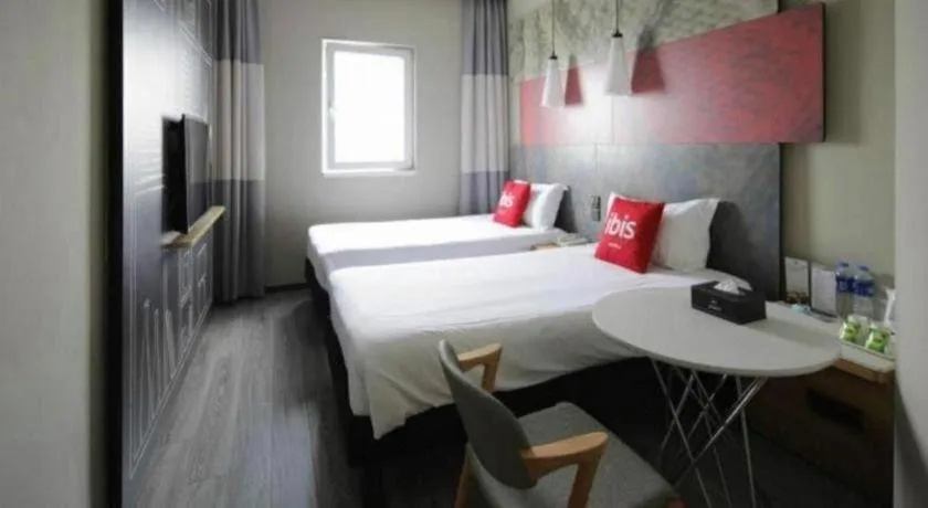 Bed in Ibis Shanghai Expo Dongming Road Metro Station