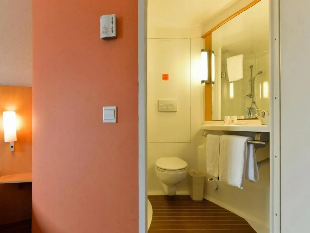 Ibis Shanghai Expo Dongming Road Metro Station