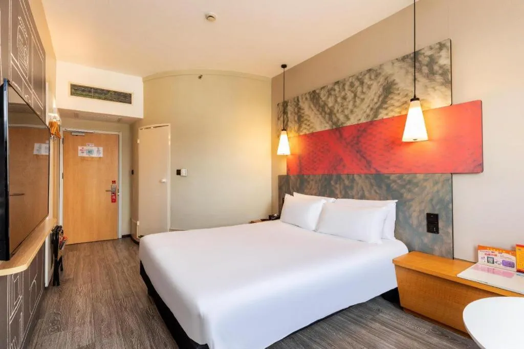 Bed in Ibis Shanghai Expo Dongming Road Metro Station