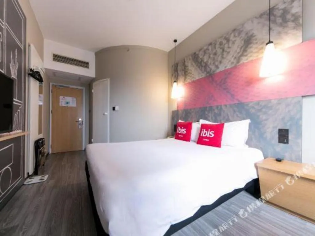 Bed in Ibis Shanghai Expo Dongming Road Metro Station