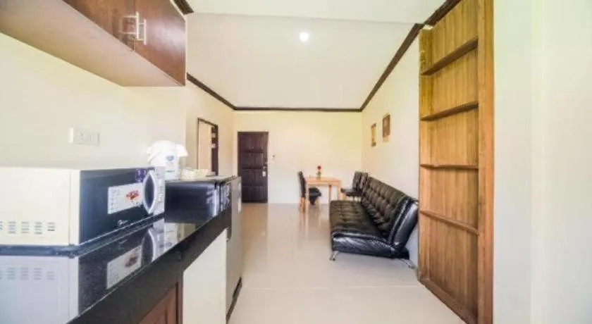 OYO 232 Patong City Hometel