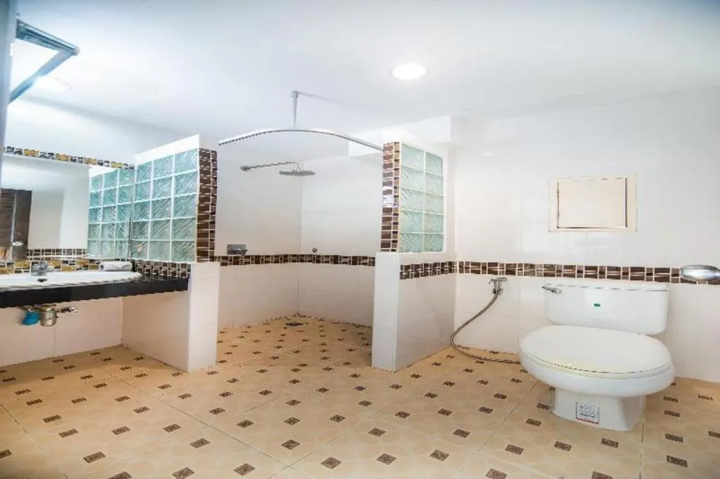 OYO 232 Patong City Hometel