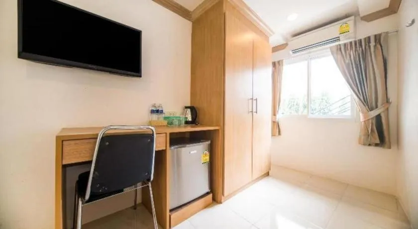 OYO 232 Patong City Hometel