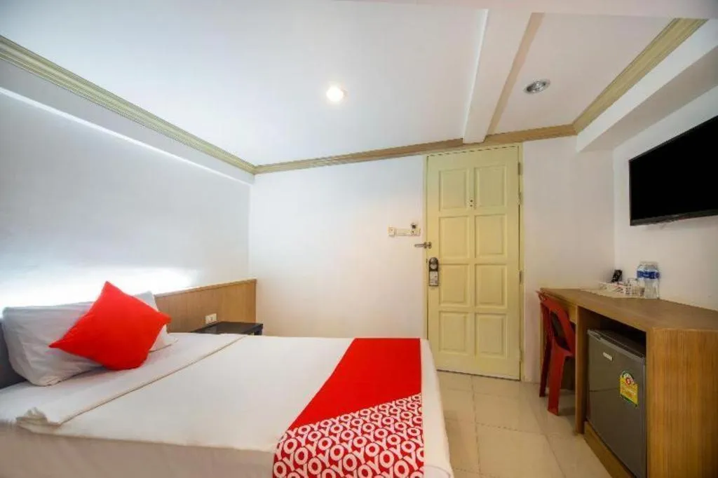 Bed in OYO 232 Patong City Hometel