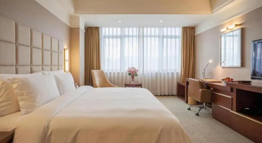 Bed in Best Western Plus Fuzhou Fortune Hotel