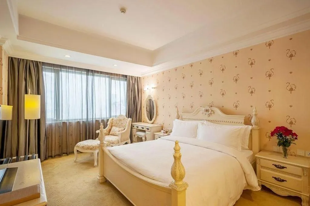 Bed in Best Western Plus Fuzhou Fortune Hotel