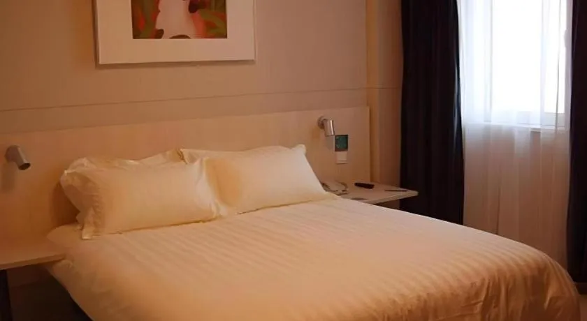 Bed in Jinjiang Inn Tianjin South Station