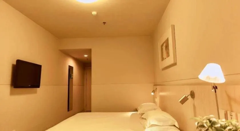 Bed in Jinjiang Inn Baotou Saihan Tara Park Youyi Street