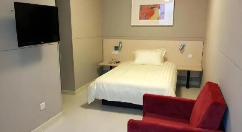 Bed in Jinjiang Inn Jinan Shimao Kuanhouli Quancheng Road