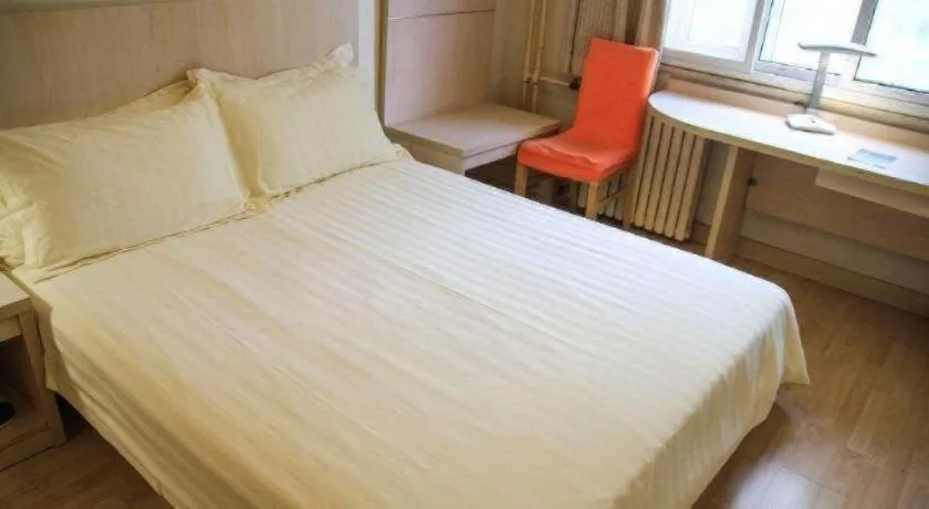 Bed in Jinjiang Inn Jinan Shimao Kuanhouli Quancheng Road