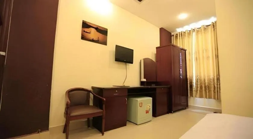 Bed in Tuan Viet Hotel Dinh Tien Hoang