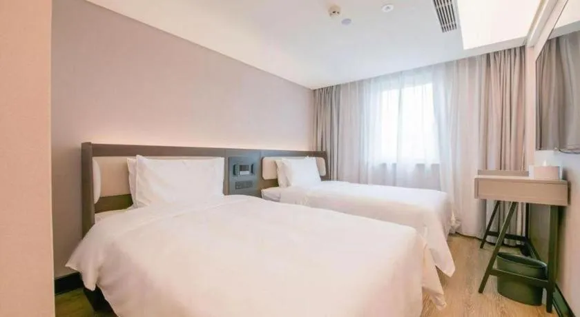 Bed in Ibis Chengdu Yongfeng Hotel