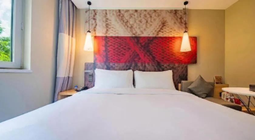 Bed in Ibis Chengdu Yongfeng Hotel