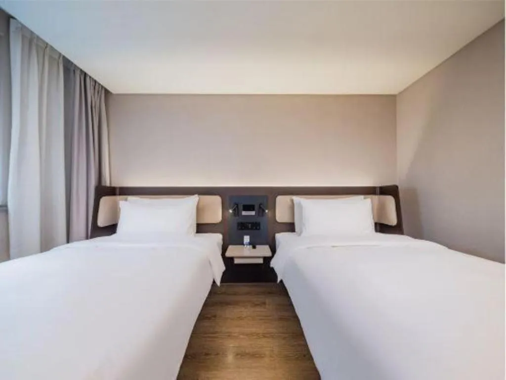 Bed in Ibis Chengdu Yongfeng Hotel