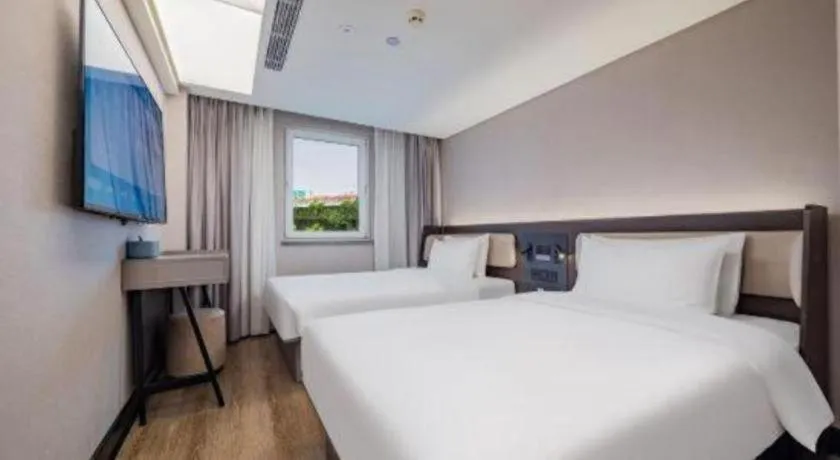 Bed in Ibis Chengdu Yongfeng Hotel