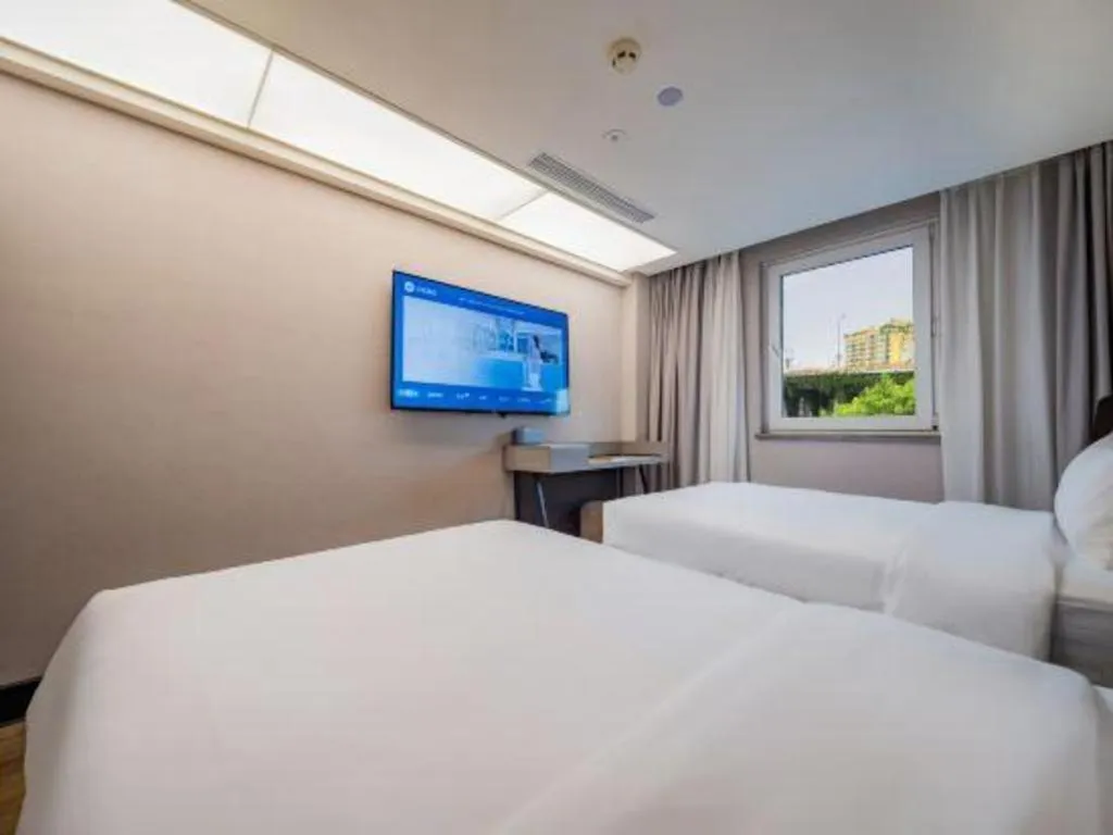 Bed in Ibis Chengdu Yongfeng Hotel