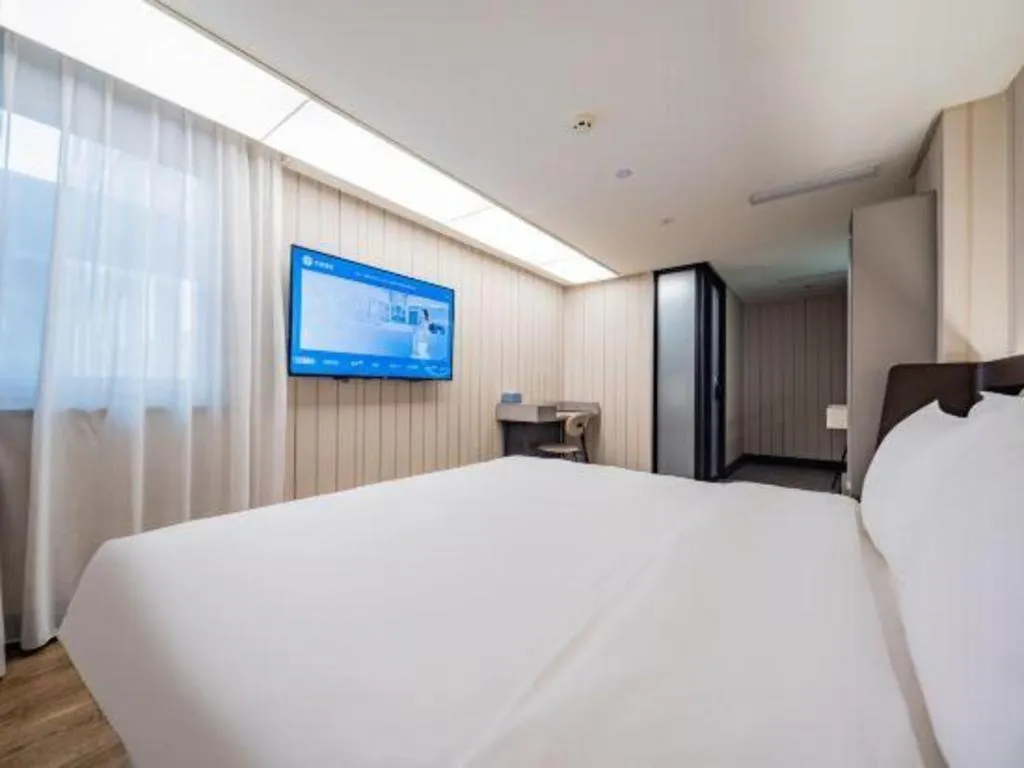 Bed in Ibis Chengdu Yongfeng Hotel