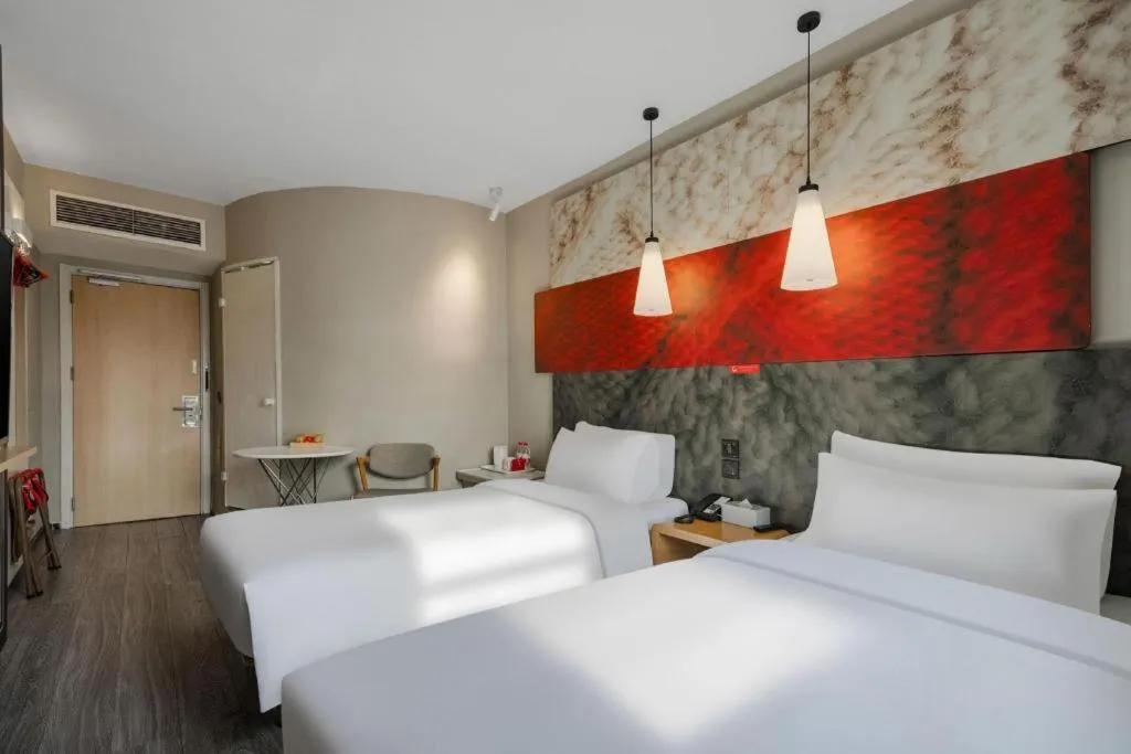 Bed in Ibis Chengdu Kehua Hotel