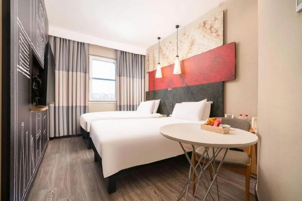 Bed in Ibis Chengdu Kehua Hotel