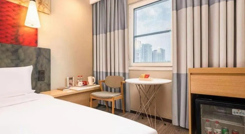 Bed in Ibis Chengdu Kehua Hotel