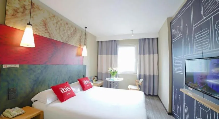 Bed in Ibis Chengdu Kehua Hotel