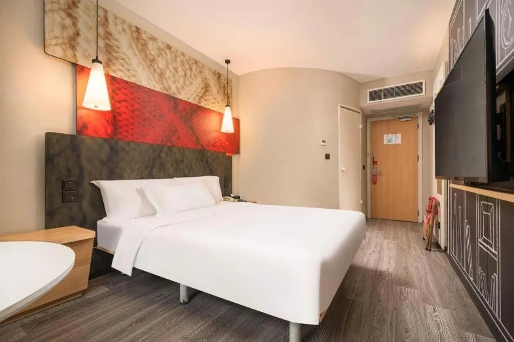 Bed in Ibis Chengdu Kehua Hotel