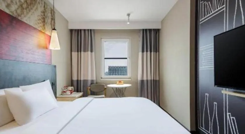 Bed in Ibis Chengdu Kehua Hotel