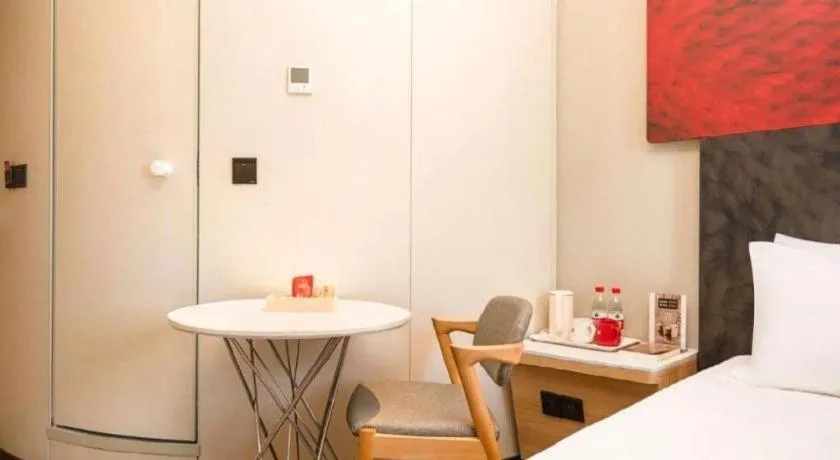 Bed in Ibis Chengdu Kehua Hotel