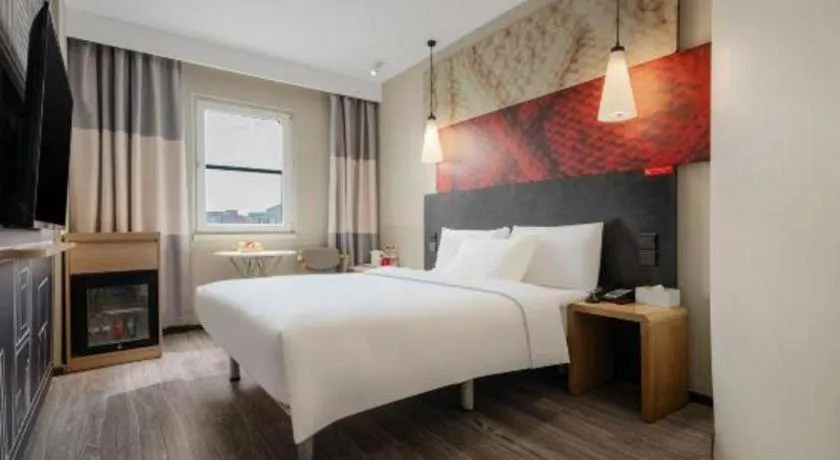 Bed in Ibis Chengdu Kehua Hotel