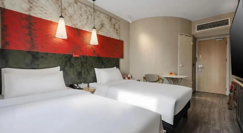 Bed in Ibis Chengdu Kehua Hotel