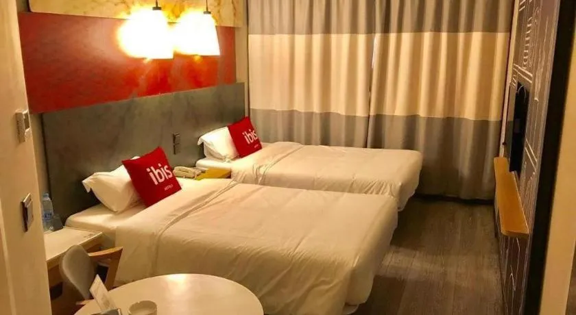 Bed in Ibis Chengdu Kehua Hotel