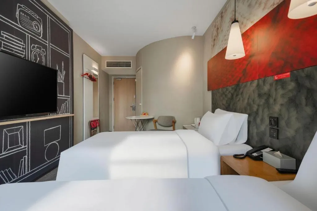 Bed in Ibis Chengdu Kehua Hotel