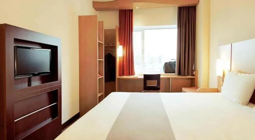 Bed in Ibis Chengdu Kehua Hotel