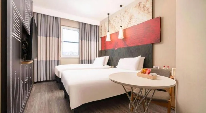 Bed in Ibis Chengdu Kehua Hotel