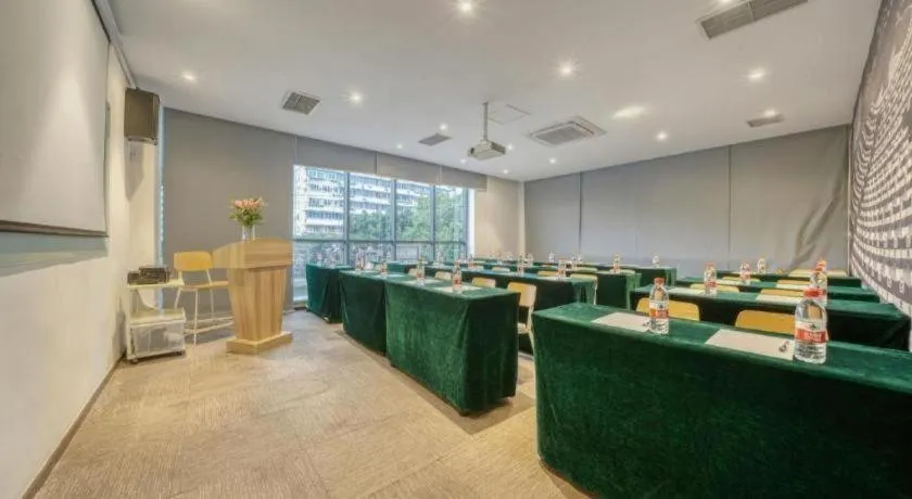 Ibis Chengdu Kehua Hotel