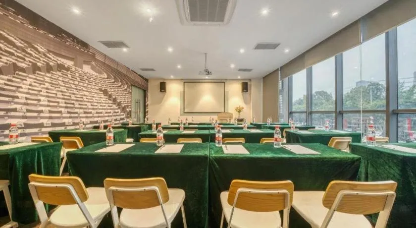 Ibis Chengdu Kehua Hotel