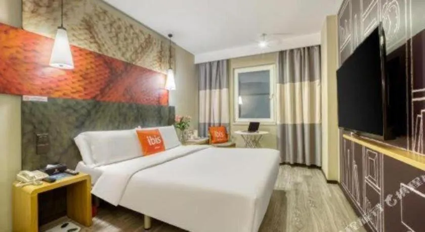 Bed in Ibis Chengdu Kehua Hotel