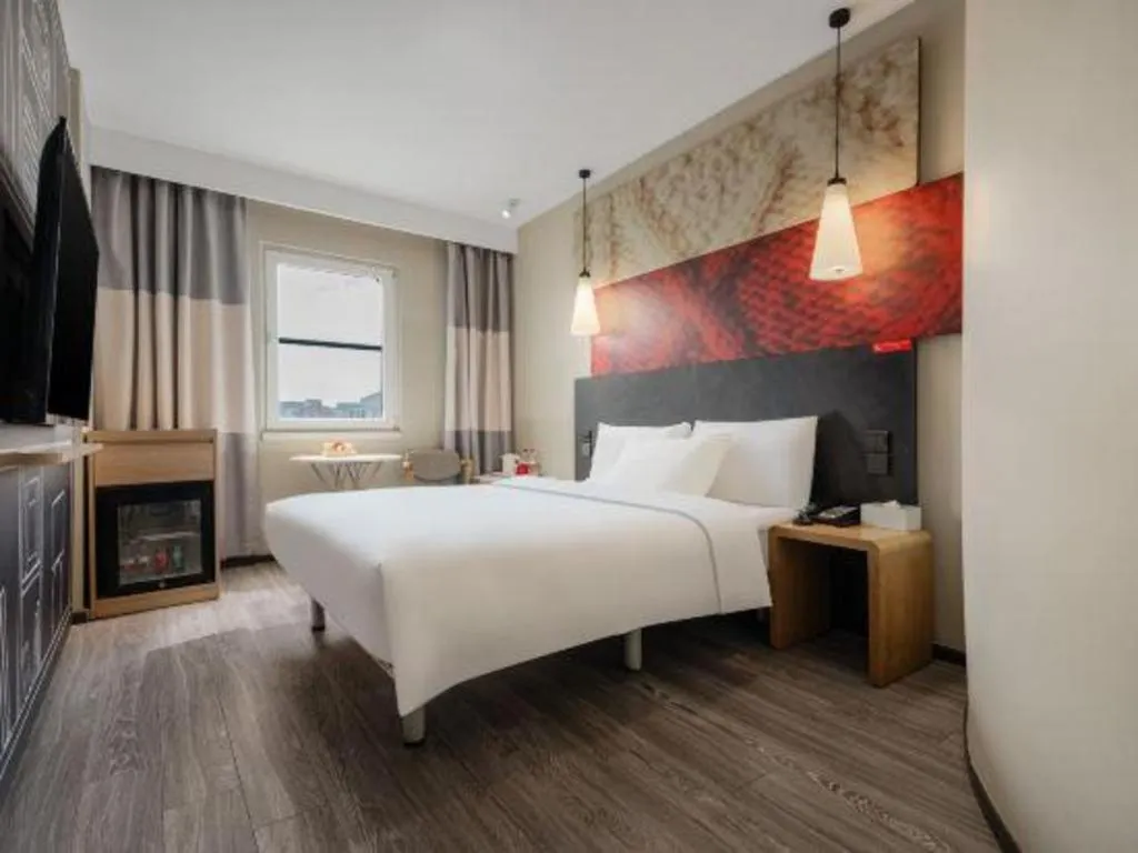 Bed in Ibis Chengdu Kehua Hotel