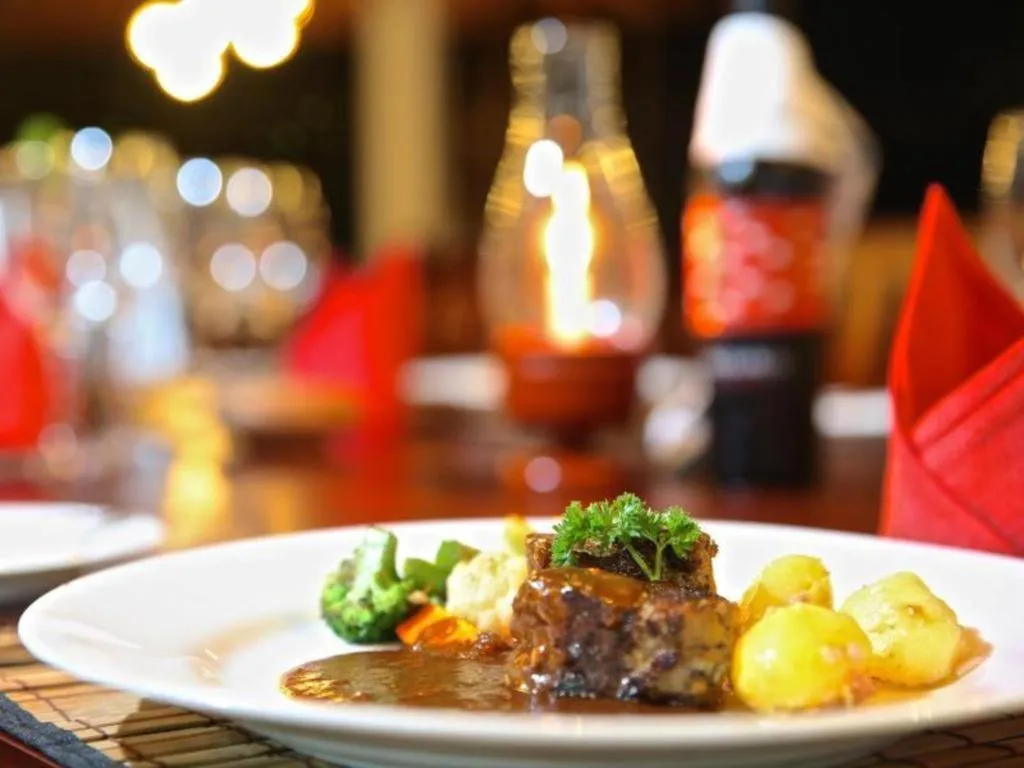 Whispering Palms Hotel