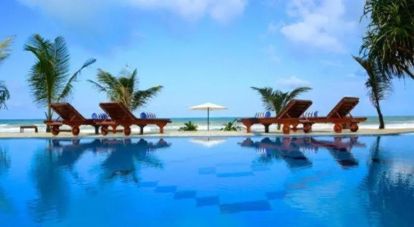 Whispering Palms Hotel