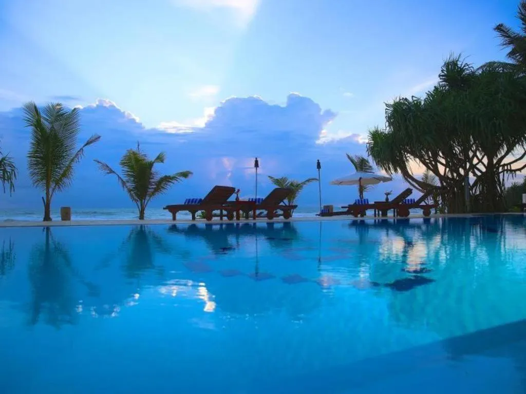 Whispering Palms Hotel