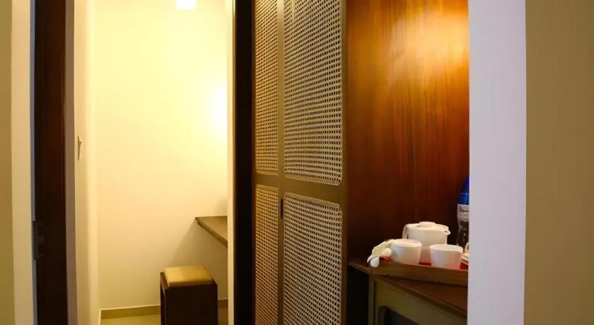 Whispering Palms Hotel