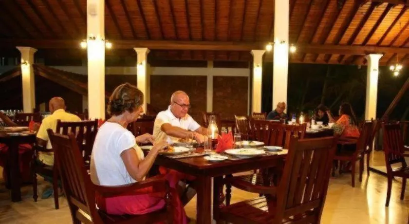 Whispering Palms Hotel