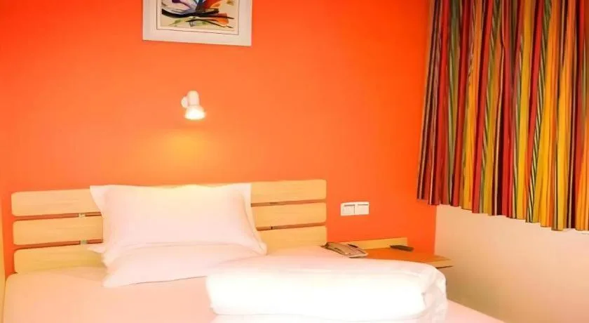 Bed in 7 Days Inn Luzhou Commercial Pedestrian Street Center