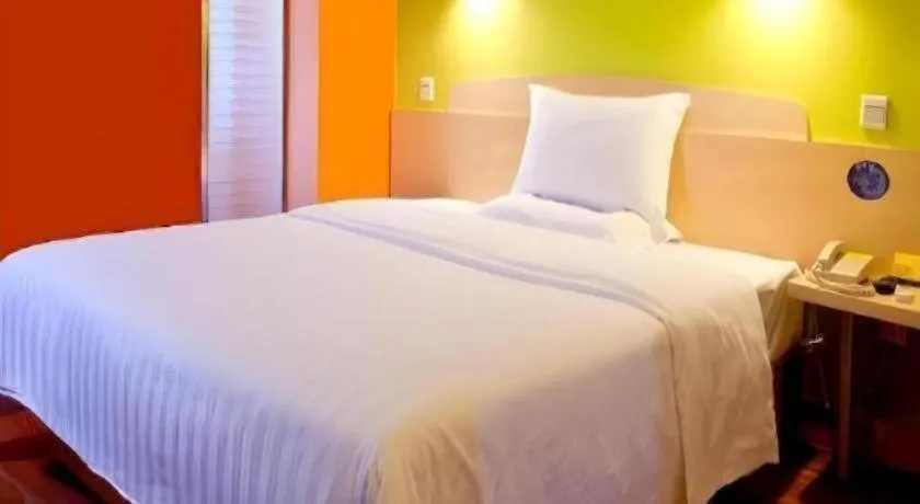 Bed in 7 Days Inn Luzhou Commercial Pedestrian Street Center