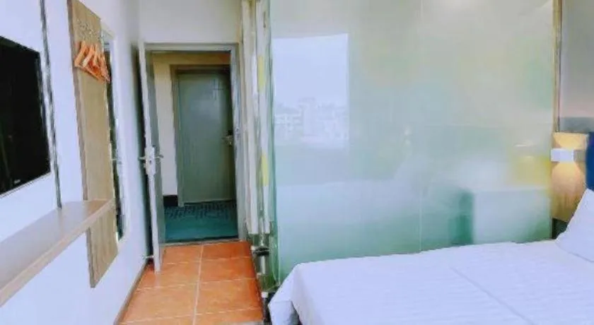 Bed in 7 Days Inn Luzhou Commercial Pedestrian Street Center