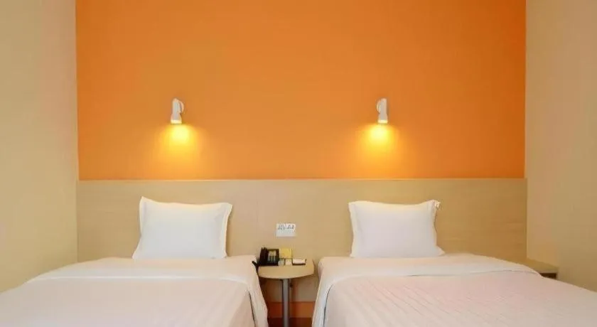 Bed in 7 Days Inn Luzhou Commercial Pedestrian Street Center