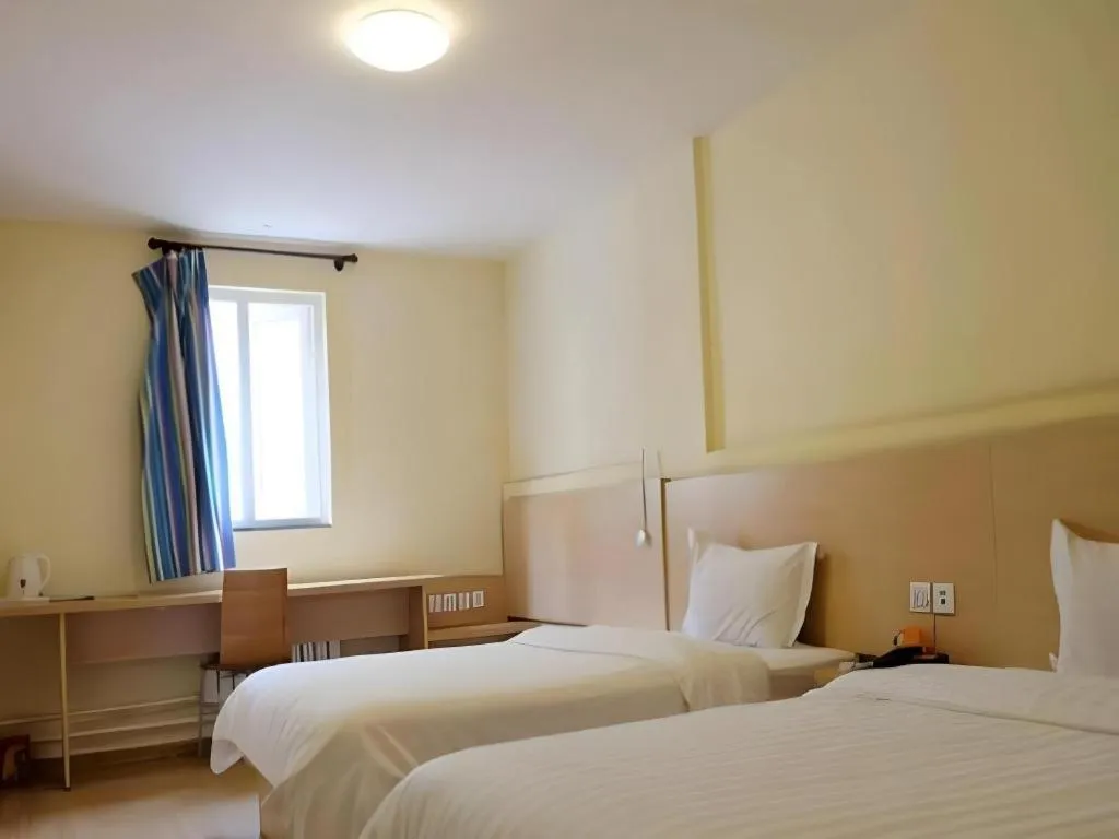 Bed in 7 Days Inn Luzhou Commercial Pedestrian Street Center