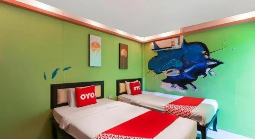 Bed in OYO 768 First Station Hotel