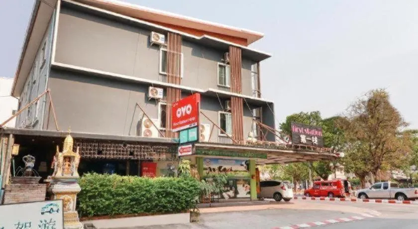 OYO 768 First Station Hotel